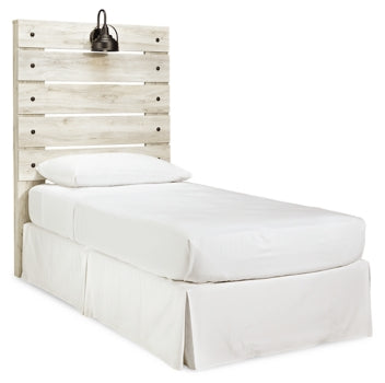 Cambeck Twin Panel Headboard Bed with Mirrored Dresser, Chest and Nightstand