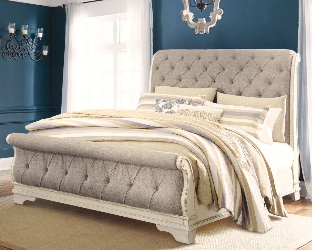 Realyn Queen Sleigh Bed with Mirrored Dresser