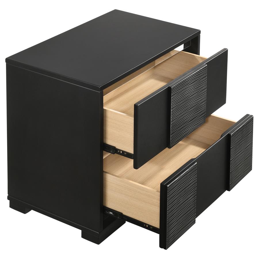Blacktoft Black Eastern King Bed 4 Pc Set