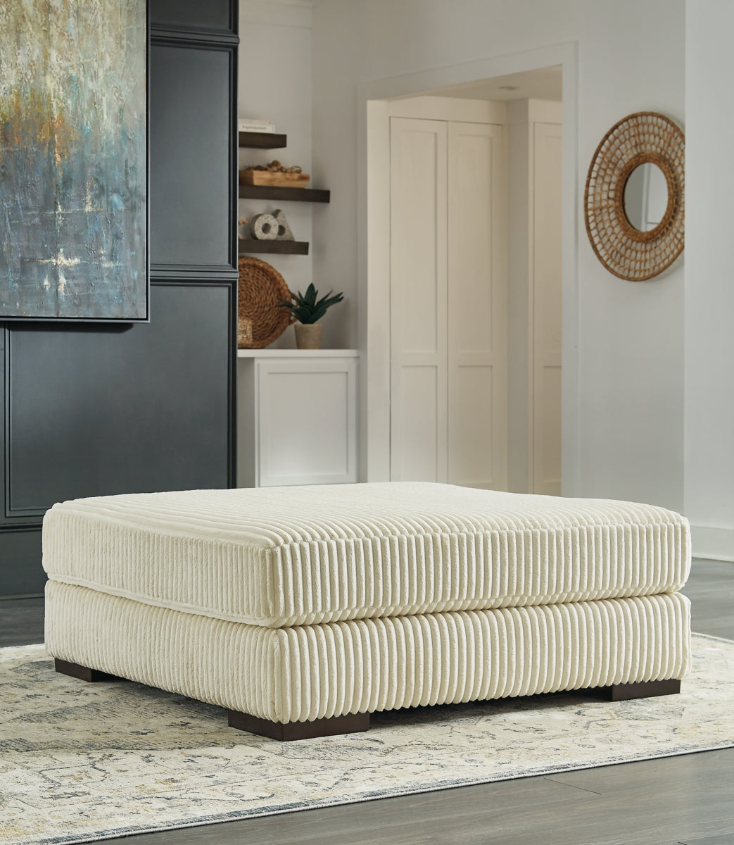 Lindyn 2-Piece Sectional with Ottoman - PKG014502