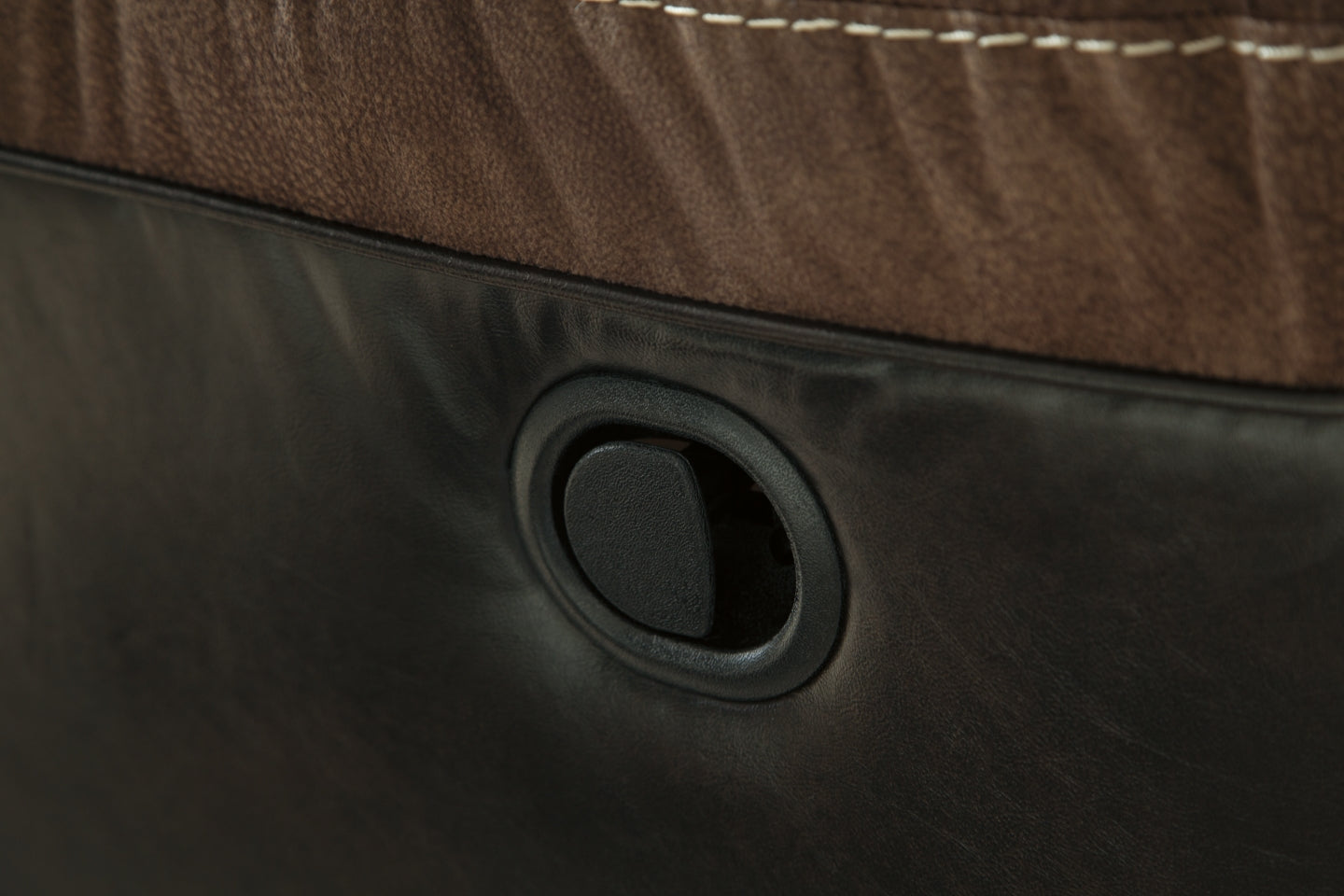 Earhart Sofa, Loveseat and Recliner