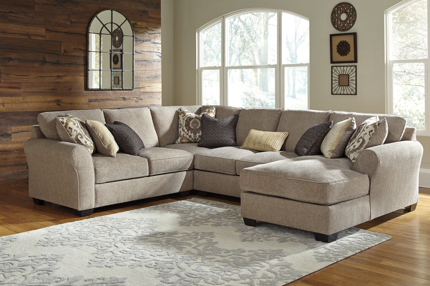 Pantomine 4-Piece Sectional with Ottoman - PKG010949