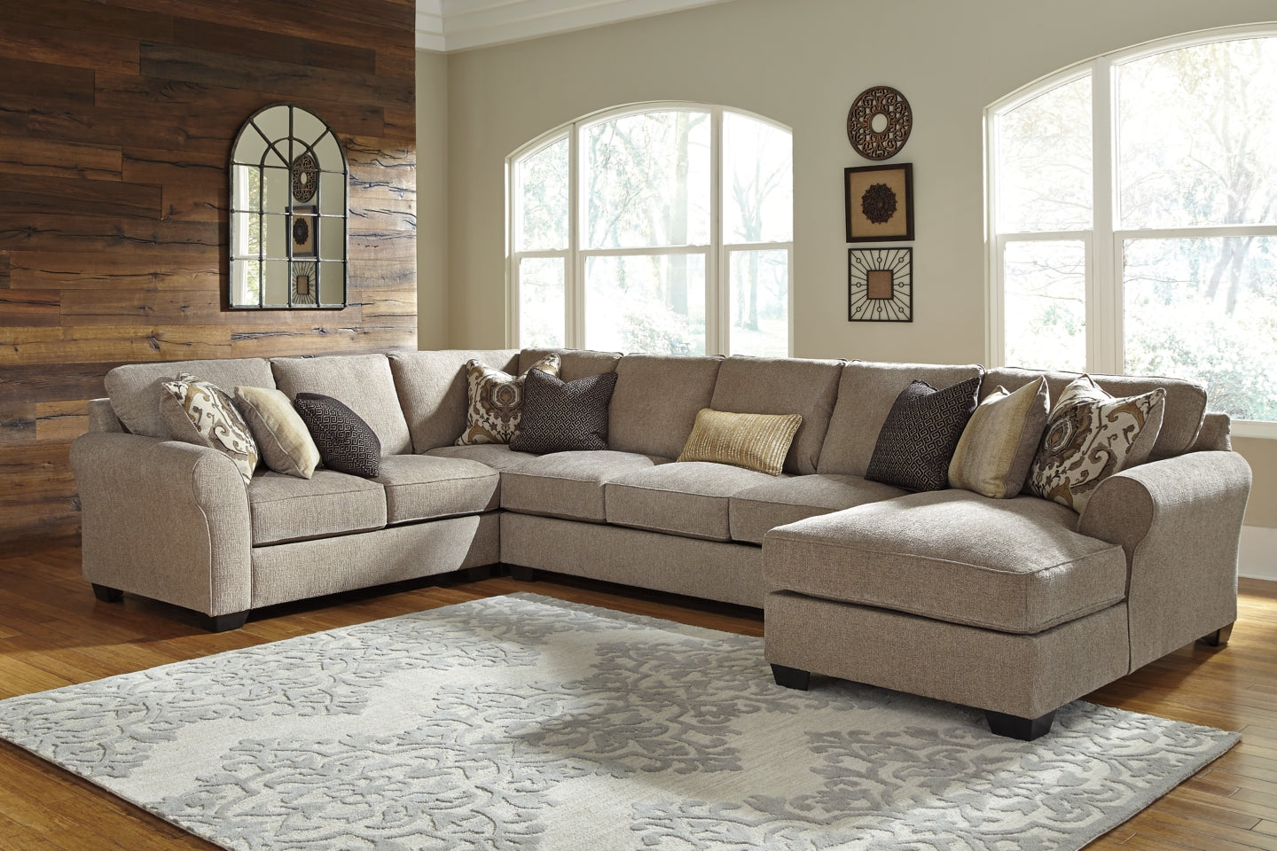 Pantomine 4-Piece Sectional with Ottoman - PKG010951