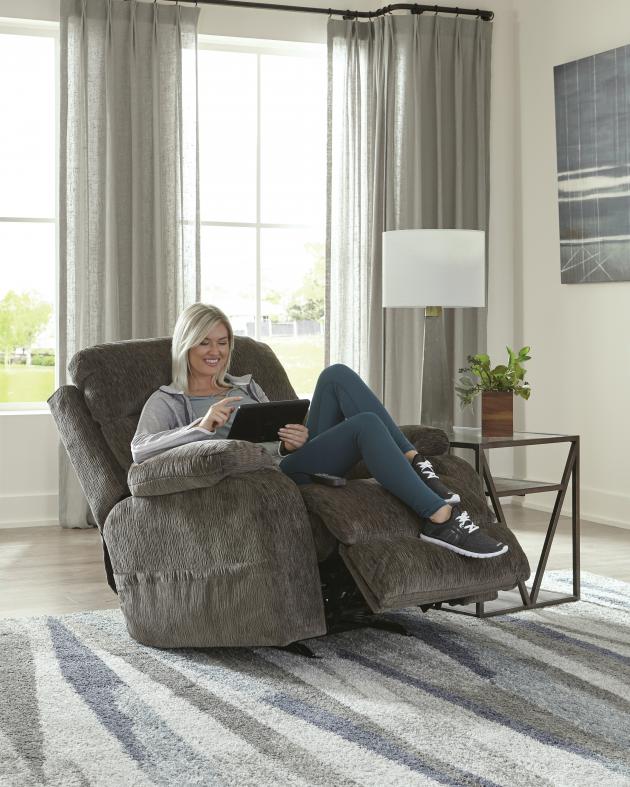 Refresher Power Headrest Power Rocker Recliner w/CR3 Heat/Msg/Lumbar