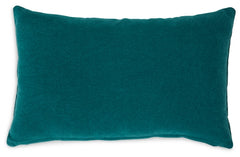 Dovinton Pillow