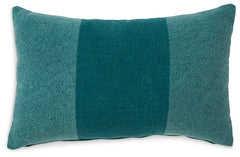 Dovinton Pillow