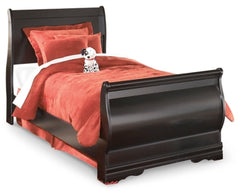 Huey Vineyard Full Sleigh Bed with Dresser and Mirror