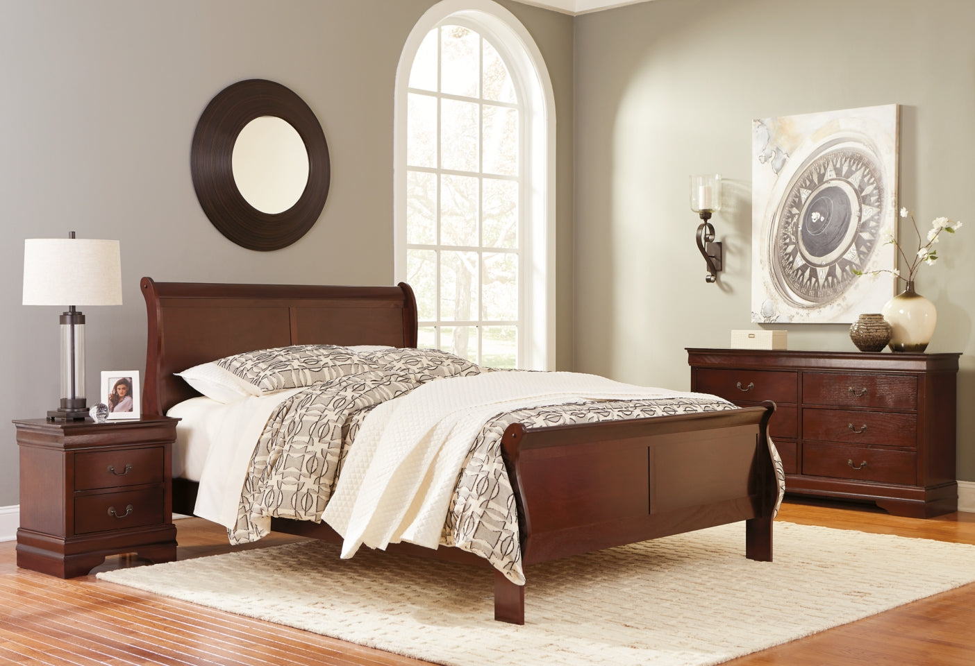 Alisdair Full Sleigh Bed with Mirrored Dresser and Chest