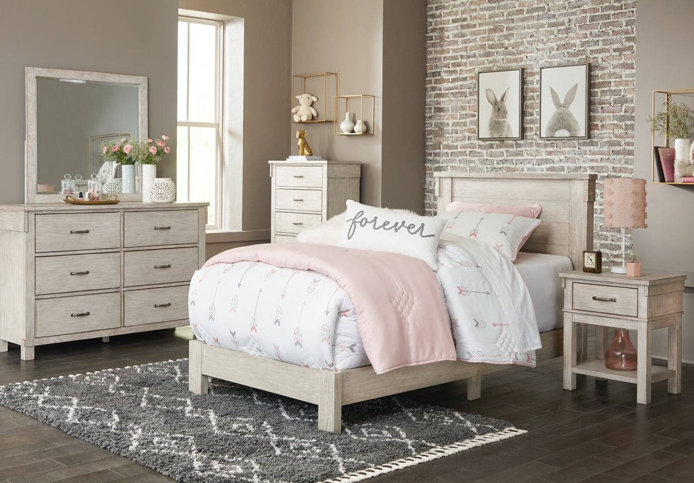 Hollentown Bedroom Sets