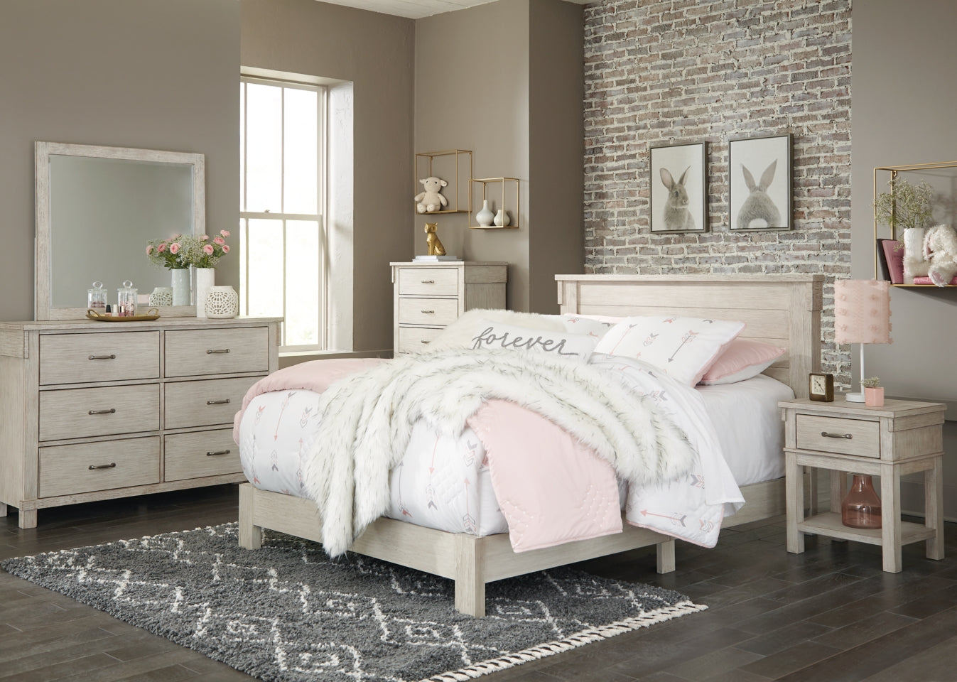 Hollentown Bedroom Sets