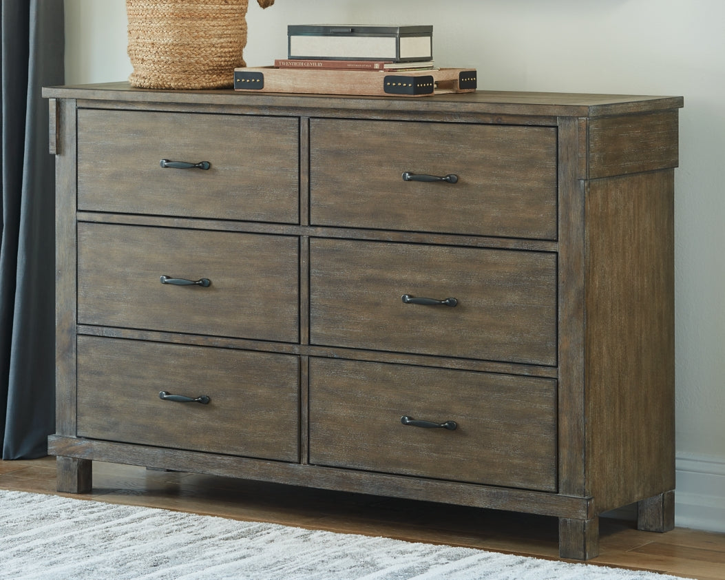 Shamryn King Panel Bed with Dresser