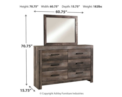 Wynnlow King Poster Bed with Mirrored Dresser and Chest