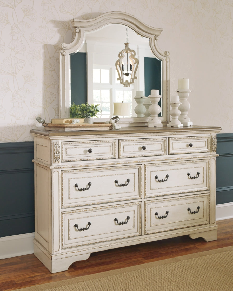 Realyn Queen Sleigh Bed with Mirrored Dresser and 2 Nightstands - PKG006670