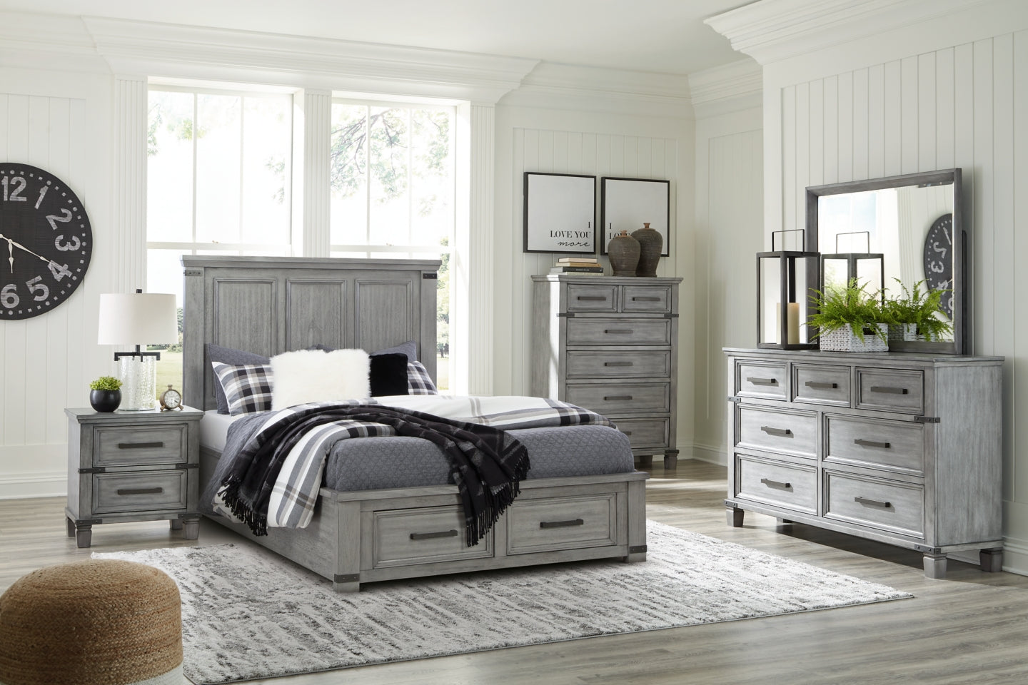 Russelyn Bedroom Sets