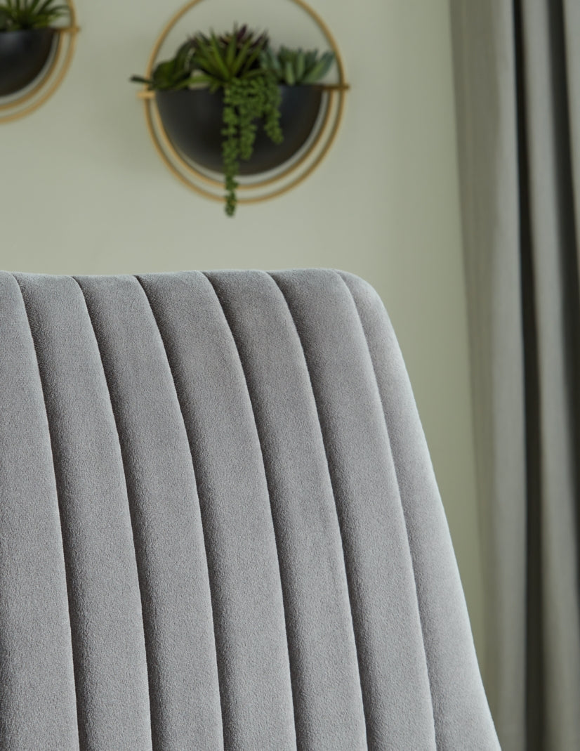 Barchoni Dining Table and 4 Chairs