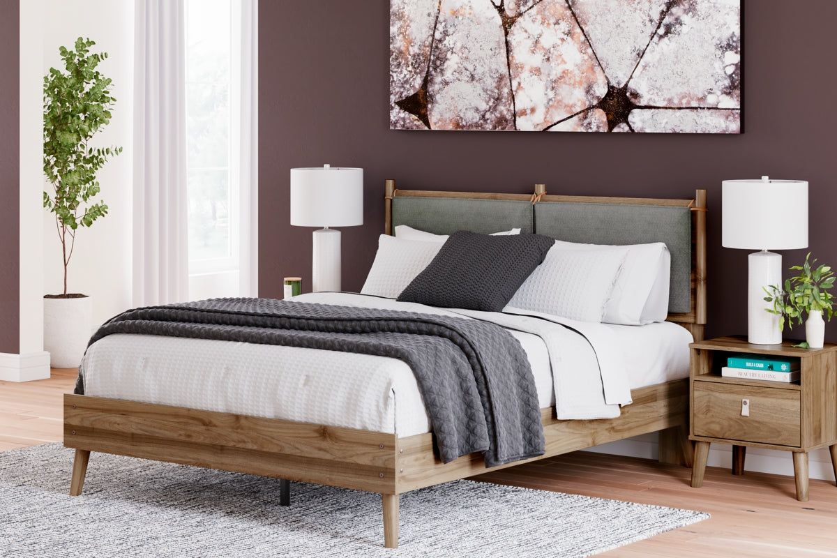 Aprilyn Queen Panel Bed