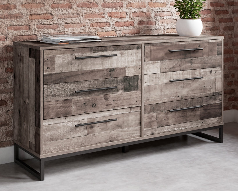 Neilsville Full Platform Bed with Dresser - PKG009109