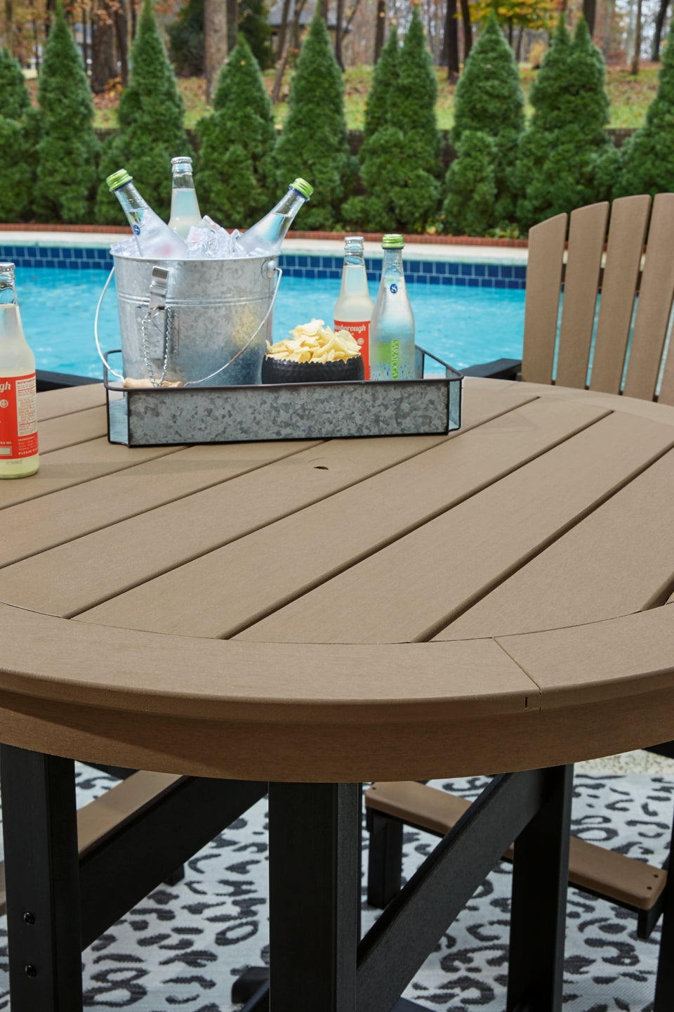 Fairen Trail Outdoor Bar Table and 4 Barstools - PKG009513