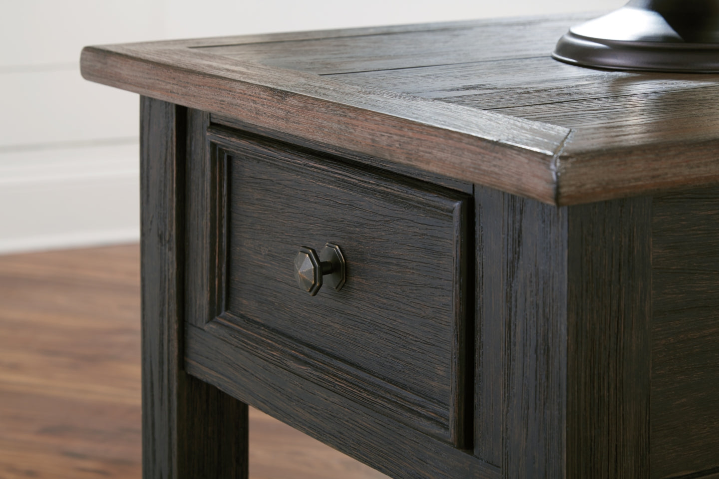 Tyler Creek Coffee Table with 2 End Tables - PKG007269